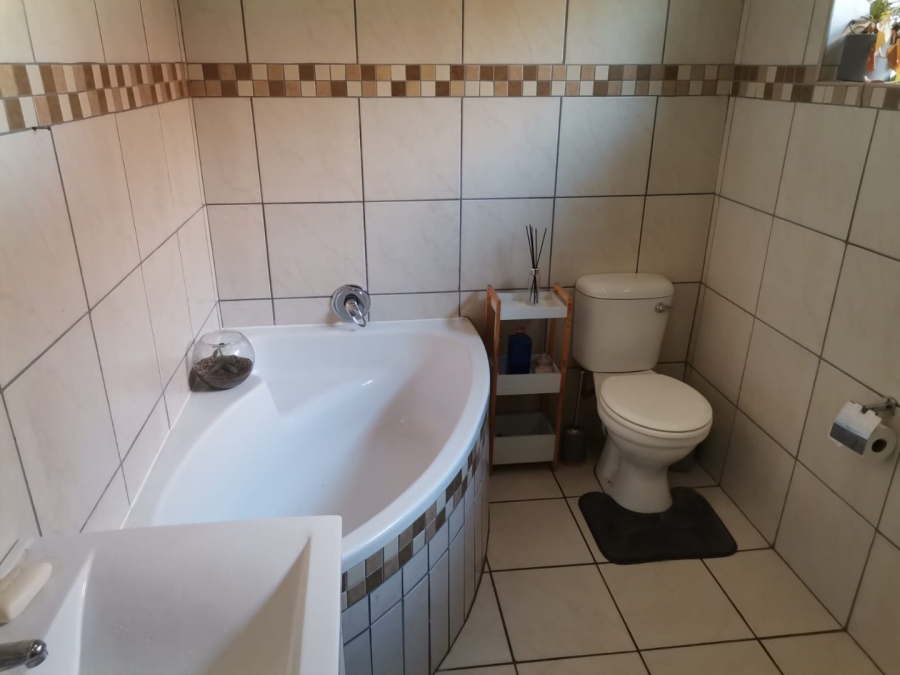 4 Bedroom Property for Sale in Thornton Western Cape